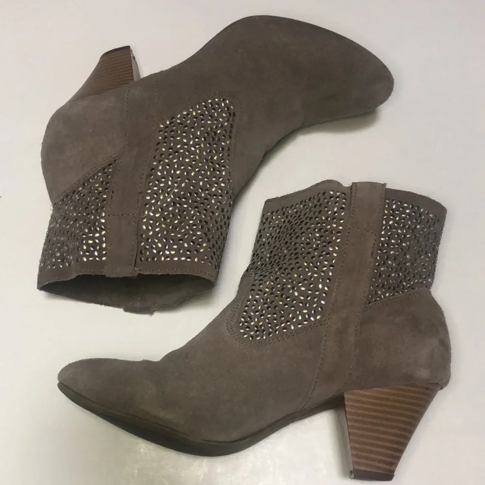 American Eagle Outfitters Tan Slouchy Studded Suede Stacked Heel Ankle Booties 9